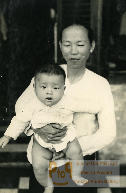 Kampot : Chinoise et son Enfant Photo Instantanée Amateur 1930 Kampot : Chinoise et son Enfant Photo Instantanée Amateur 1930