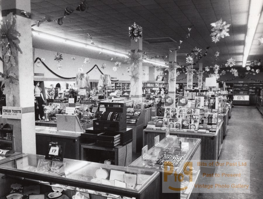 interior 1950s department stores