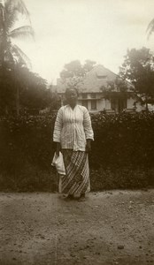 Indonesia Sumatra Woman standing in Garden Old Photo 1930
