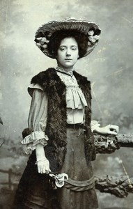 United Kingdom London Woman Victorian Fashion Old CDV Photo Simmons 1890