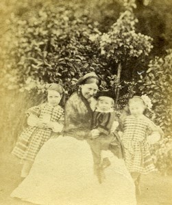 United Kingdom London Woman Children Victorian Fashion Outdoor CDV Photo 1865