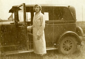 France Young Lady posing by Automobile Old Amateur Photo Snapshot 1930