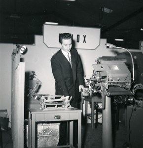 France Paris Photo Cine Sound Fair Booth of Velox Old Amateur Snapshot 1951