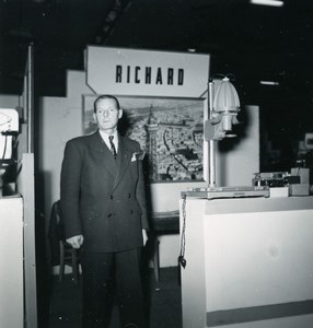 France Paris Photo Cine Sound Fair Booth of RICHARD Old Amateur Snapshot 1951