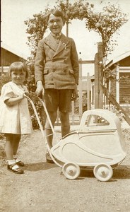 France le Petit Landau de Poupée Jeu d'Enfants Ancienne Photo Amateur 1930