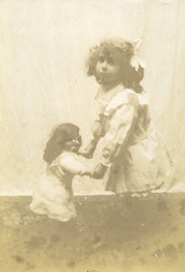 France Fillette et sa Poupée Jeu d'Enfants Ancienne Photo Amateur 1900