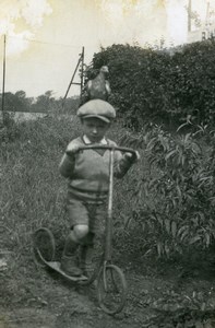 France Garconnet et sa Trottinette Jeu d'Enfants Ancienne Photo Amateur 1930