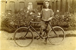 France Jeune Fille et sa Bicyclette Jeu d'Enfants Ancienne Photo Amateur 1910