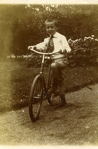 France Jeune Garcon et sa Bicyclette Jeu d'Enfants Ancienne Photo Amateur 1910