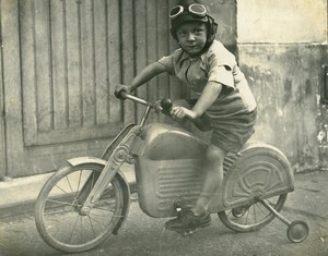 France Garconnet sur sa Moto Bicyclette Jeu d'Enfants Ancienne Photo Amateur 1930