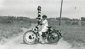 France Saint-Amand-les-Eaux? Vélo Fleuri Jeu d'Enfants Ancienne Photo Amateur 1934