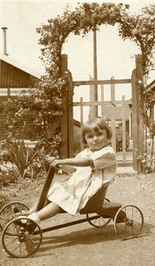 France Fillette et sa Voiture à Pédale Jeu d'Enfants Ancienne Photo Amateur 1930