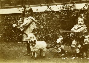 France Chariot & Agneau en peluche Poupee Jeu d'Enfants Ancienne Photo Amateur 1920