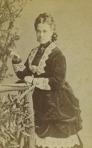 United Kingdom Woman Portrait Fashion Old CDV Photo Hills & Saunders 1870