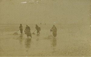 France Berck sur Mer Prawn Fisherwomen Old Photo Neurdein 1870's