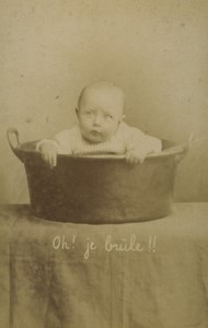 France Paris Bébé dans une marmite Oh ca brule ancienne Photo CDV Allevy 1890