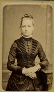 France Valenciennes Woman Portrait Fashion Old CDV photo Quequin & Moreau 1890