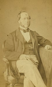 France Paris Homme assis sur une chaise ancienne Photo CDV Berne-Bellecour Helios 1870 #2