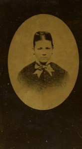 France Portrait de Femme portant un genre de Noeud Papillon? Ancienne Photo CDV 1890 #1