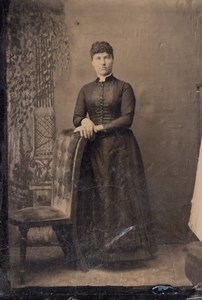 USA ? Woman Portrait in Studio old Tintype Photo 1880's