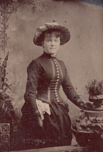 USA ? Portrait Woman in Studio old Tintype Photo 1880's