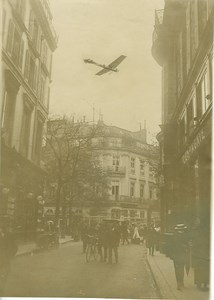 Latham flying over Paris Boulevards Aviation Photo 1910