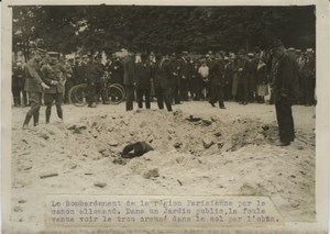 Crowd Soldiers Shell Hole WWI WW1 old Photo 1914-1918