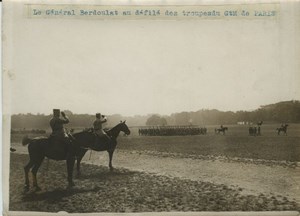 General Watching Troops Parade WWI WW1 Photo 1914-1918
