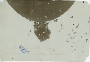Cheering aeronaut in Elevating Balloon in Moscow 1910