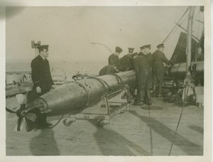 British Navy Warship Torpedo Sea WWI WW1 old Photo