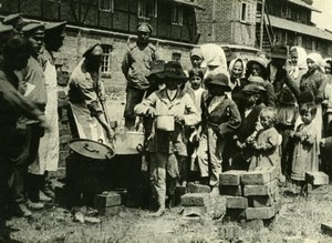 France Kids in line for Chow Soup WWI WW1 old Photo1914-1918