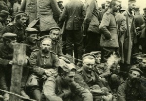 France? Soldiers waiting Prisoners ? Military WWI WW1 old Photo 1914-1918