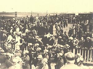 Crowd waiting for Lindbergh Evere Belgium Photo 1927