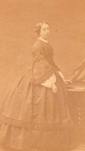 Woman Paris Second Empire Fashion old Petit CDV 1860'