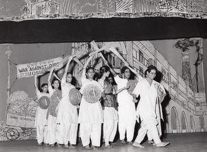 War against Dirt India Dance Paris Lipnitzki Photo 1960