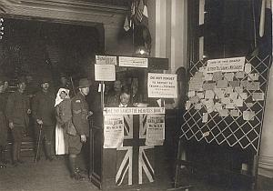 British Tommies Leave Club Paris WWI old Photo 1918