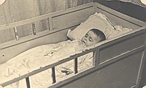 Composition Post Mortem Baby in bed Old Photo 1930