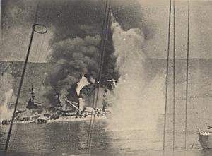 WWII Bataille Navale Anglo-Française de Mers el Kébir Le Bretagne est touché Photo juillet 1940