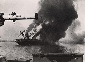 WWII Bataille Navale Anglo-Française de Mers el Kébir le Bretagne en Feu coule Photo juillet 1940