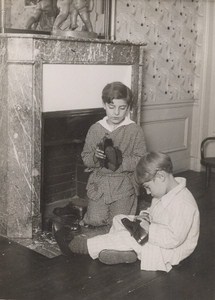 Children preparing the arrival of Santa Claus France Old Photo 1930