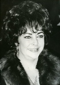 Liz Taylor on stage in London Cinema News Photo 1980