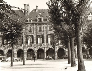 France Paris Impression Study Place des Vosges Le Marais old large Photo 1966