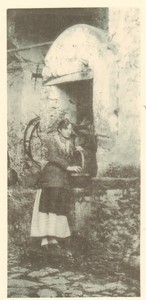 Belgium Sentiment d'Art en Photographie Lady at Well old Halftone Leroi 1901