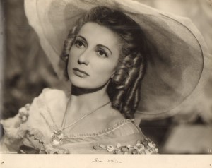 France Annie Ducaux in Rêves d'Amour Dreams of Love Old Pecqueux Photo 1947