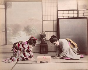 Japan Scene de Genre Japanese Lady Greetings Hand colored 2 albumen Photos 1890