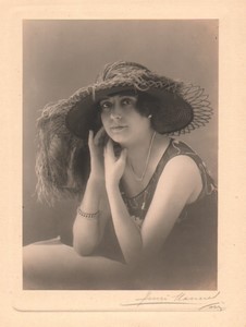 France Paris Mode Feminine Chapeau Mlle Le Guevel ancienne Photo Henri Manuel 1920's