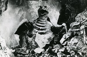 Japon Cinema Ishirō Honda Film Kaiju Eiga Rodan Ancienne Photo 1956