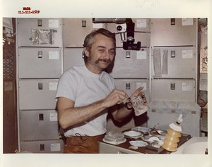 USA Space Rocket Skylab 3 Astronaut Owen Garriott Meal Time Old Photo Nasa 1973