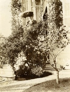 France Sunday in the Countryside Lady & Parasol Old Amateur Photo 1890