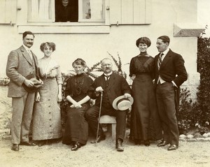 France Sunday in the Countryside Family Group Old Amateur Photo 1890